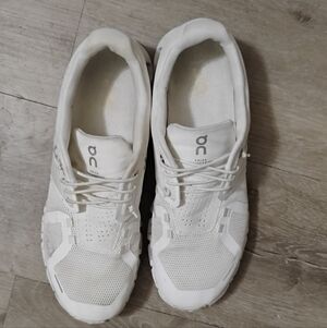 On Running Women's White Running Sneakers Sz 10